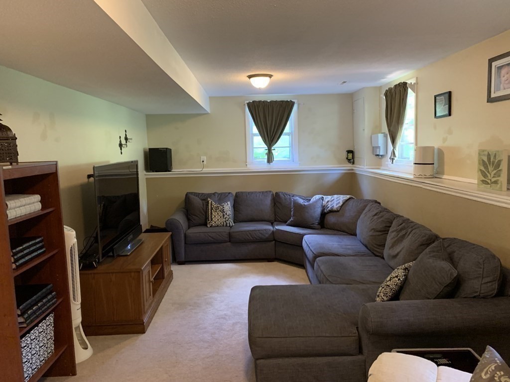83 Robin Hill Road Chelmsford, MA 01824 - Photo 16 of 42 Gallery Image 16