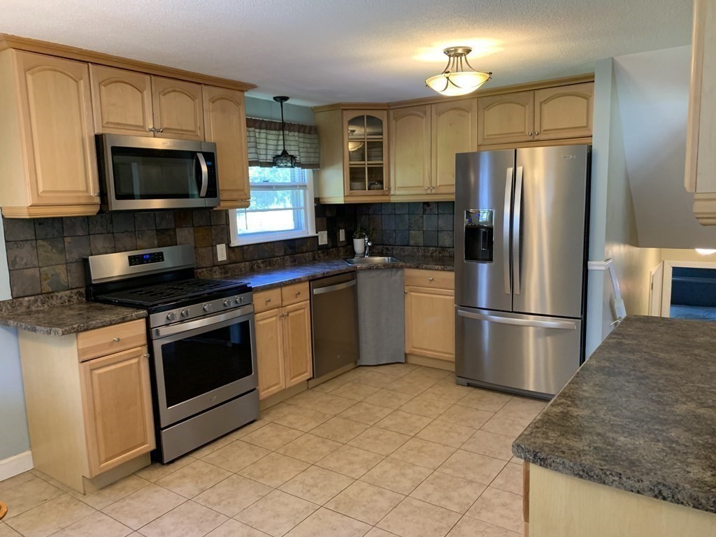 83 Robin Hill Road Chelmsford, MA 01824 - Photo 2 of 42 Gallery Image 2