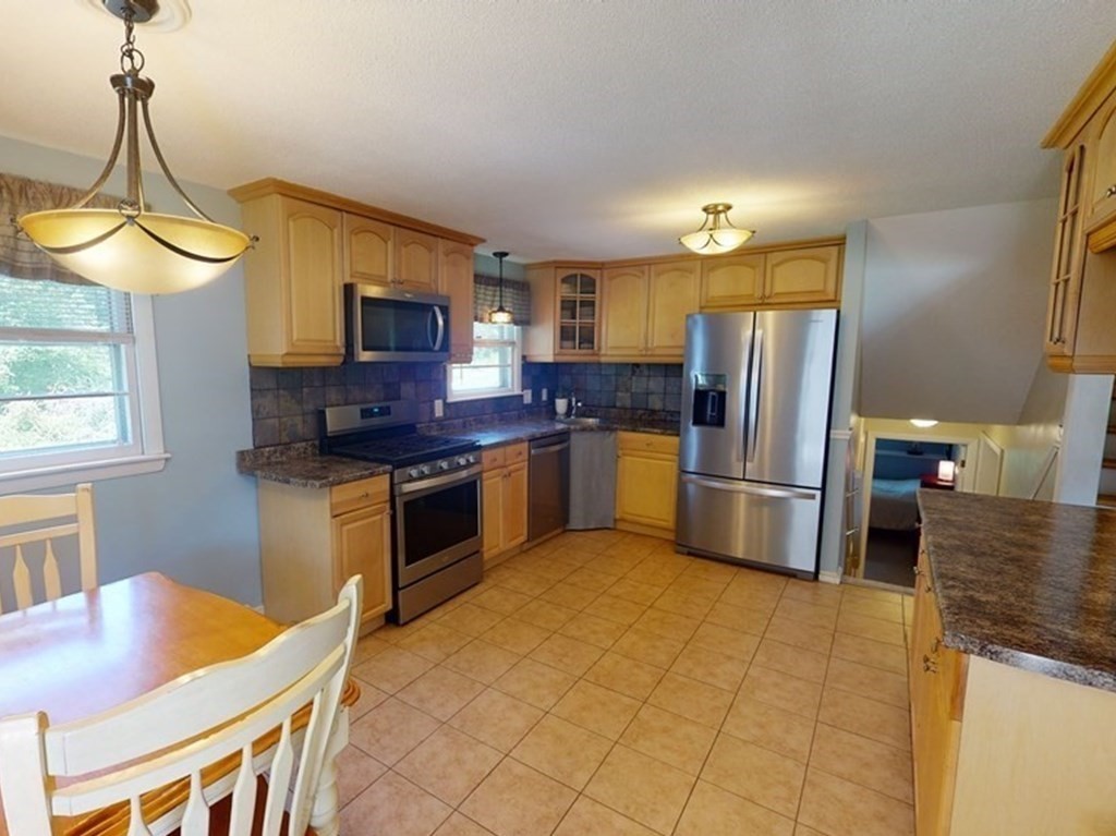 83 Robin Hill Road Chelmsford, MA 01824 - Photo 3 of 42 Gallery Image 3