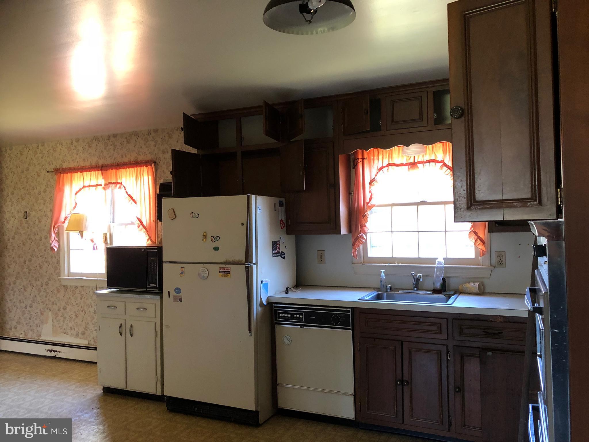 16031 Riffle Ford Road Gaithersburg, MD 20878 - Photo 4 of 23 a kitchen with white cabinets and window