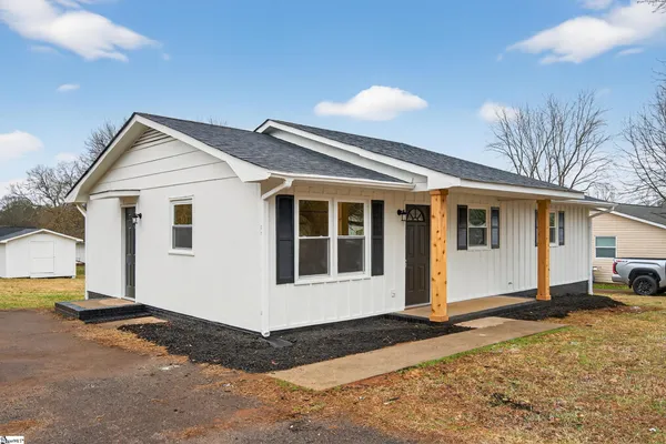 $195,000 | 16 Ford Drive, Wellford, SC 29385