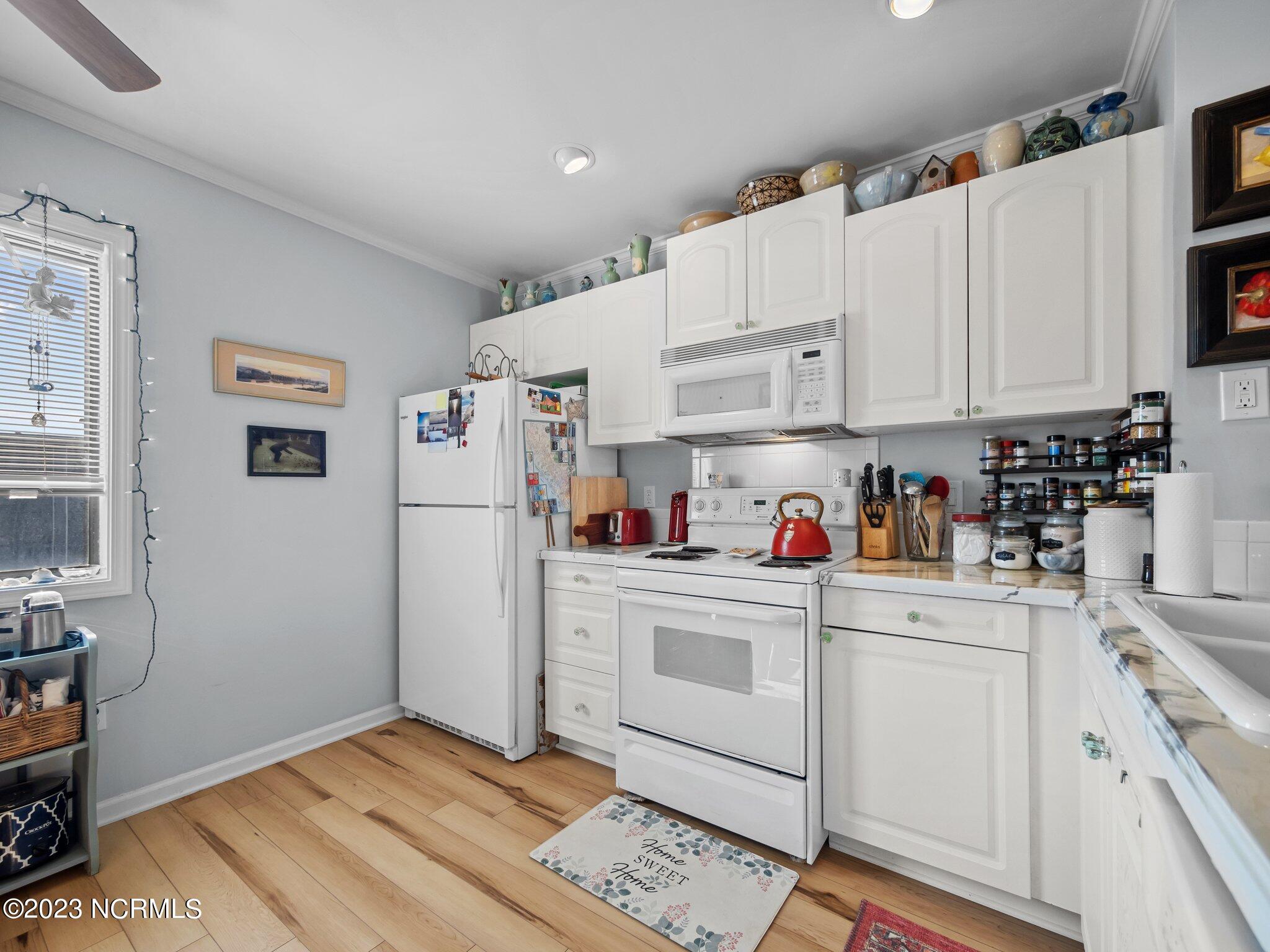 2182 New River Inlet Road, Unit 371 North Topsail Beach, NC 28460 - Photo 7 of 40 Kitchen