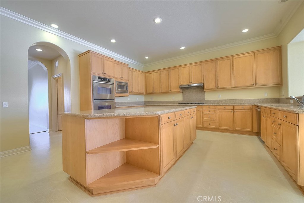 16861 Ridge Cliff Drive Riverside, CA 92503 - Photo 24 of 75 Kitchen