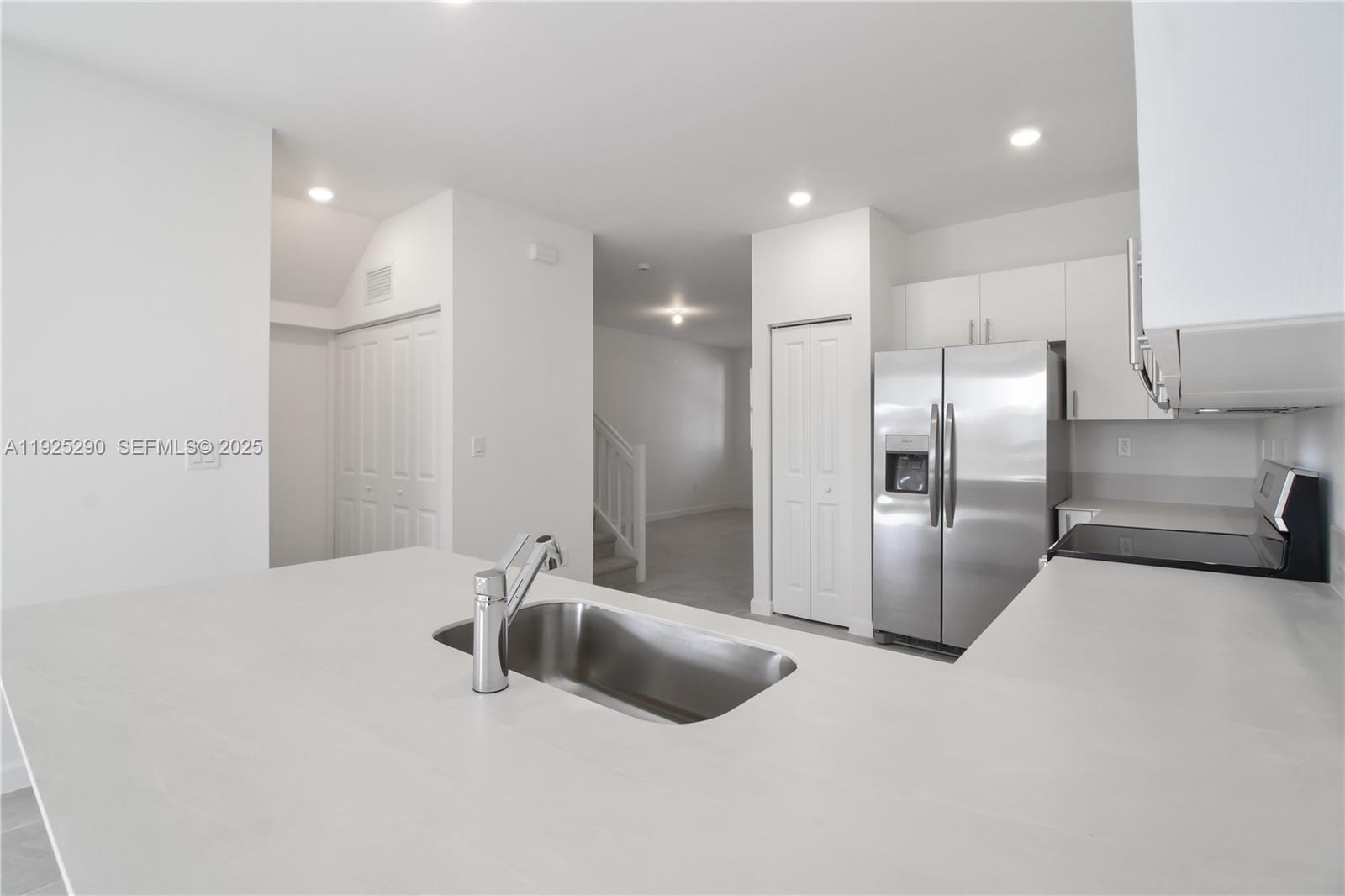 2747 Southeast 25th Avenue Homestead, FL 33035 - Photo 11 of 43