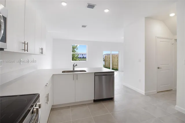 $3,200 | 2747 Southeast 25th Avenue, Homestead, FL 33035