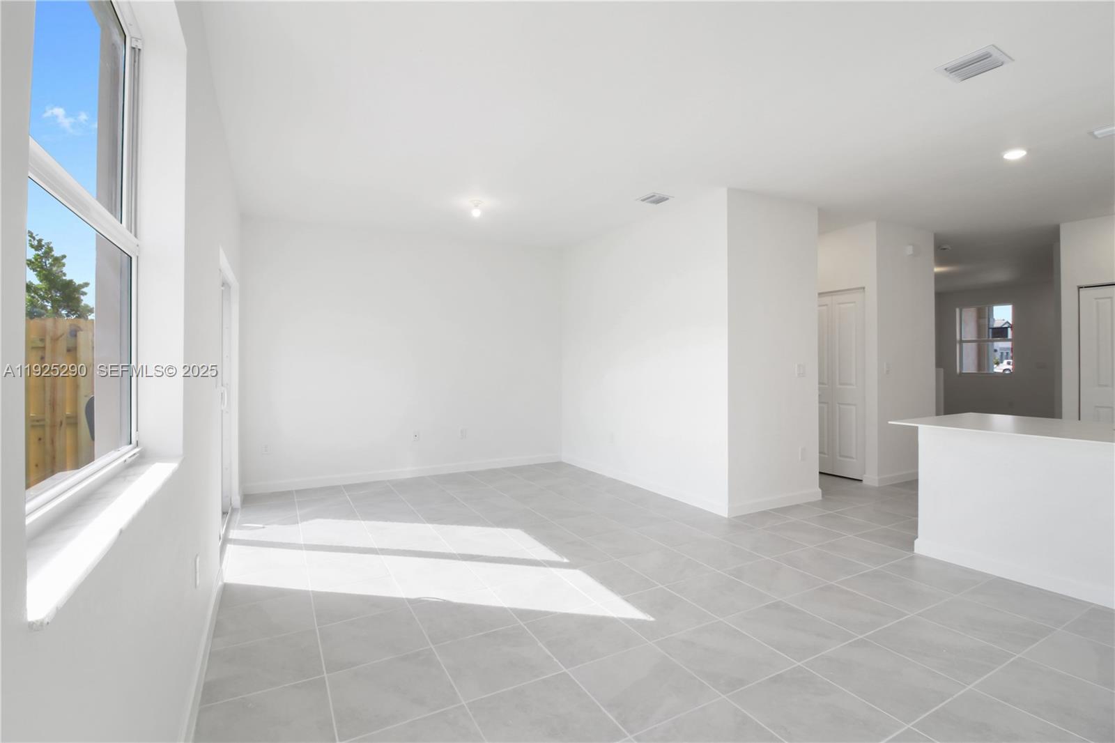 2747 Southeast 25th Avenue Homestead, FL 33035 - Photo 14 of 43