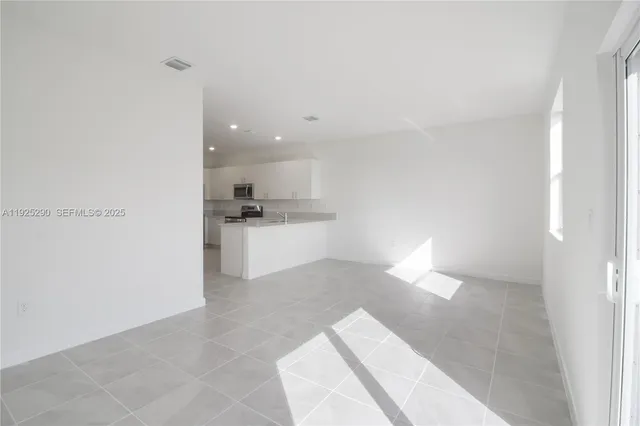 $3,200 | 2747 Southeast 25th Avenue, Homestead, FL 33035