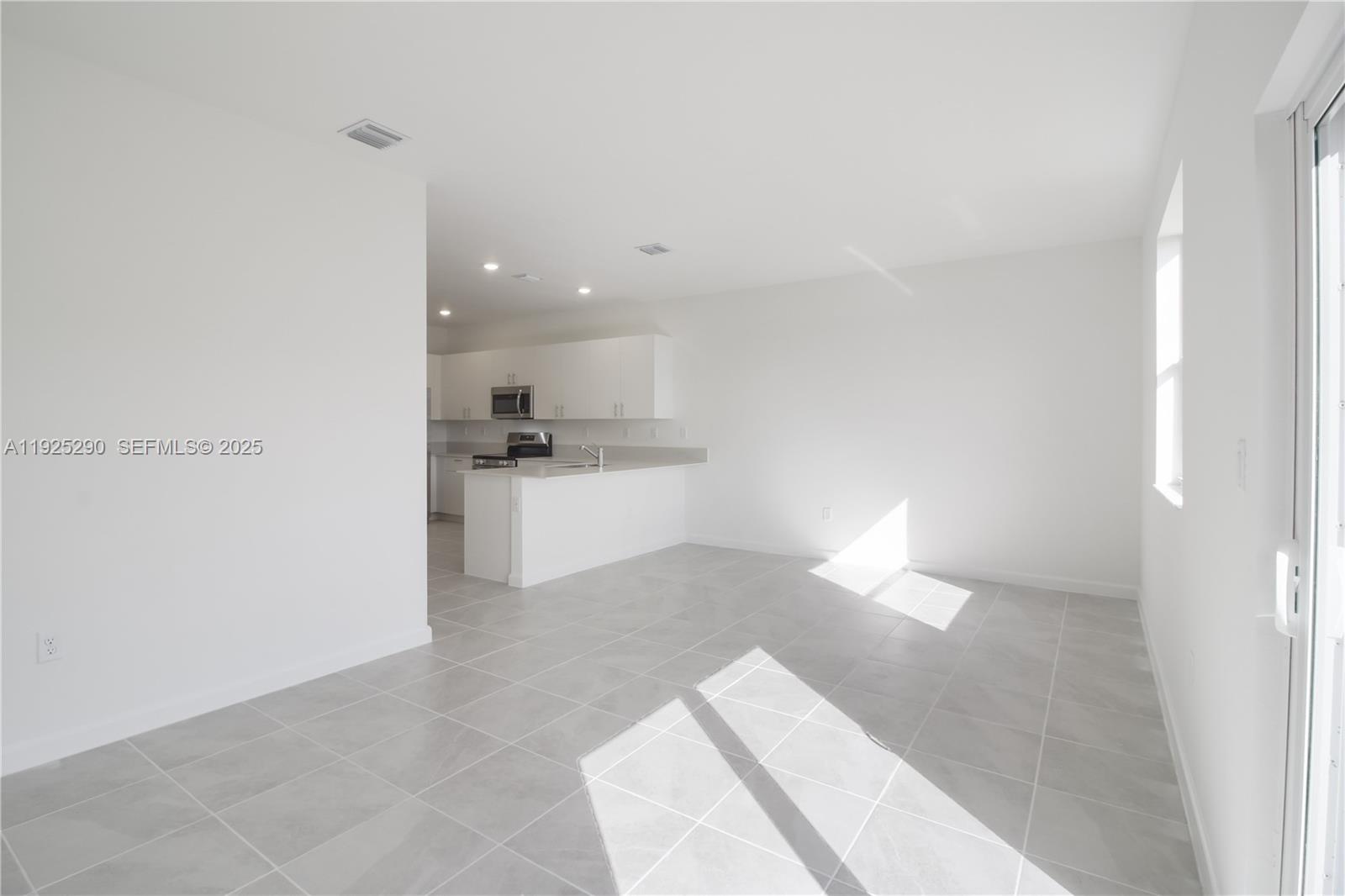 2747 Southeast 25th Avenue Homestead, FL 33035 - Photo 15 of 43