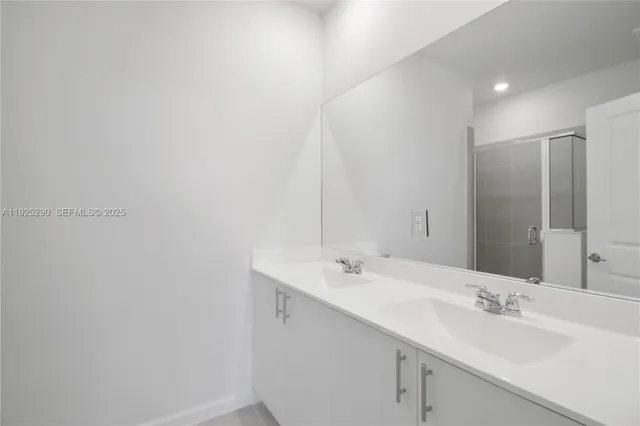 $3,200 | 2747 Southeast 25th Avenue, Homestead, FL 33035