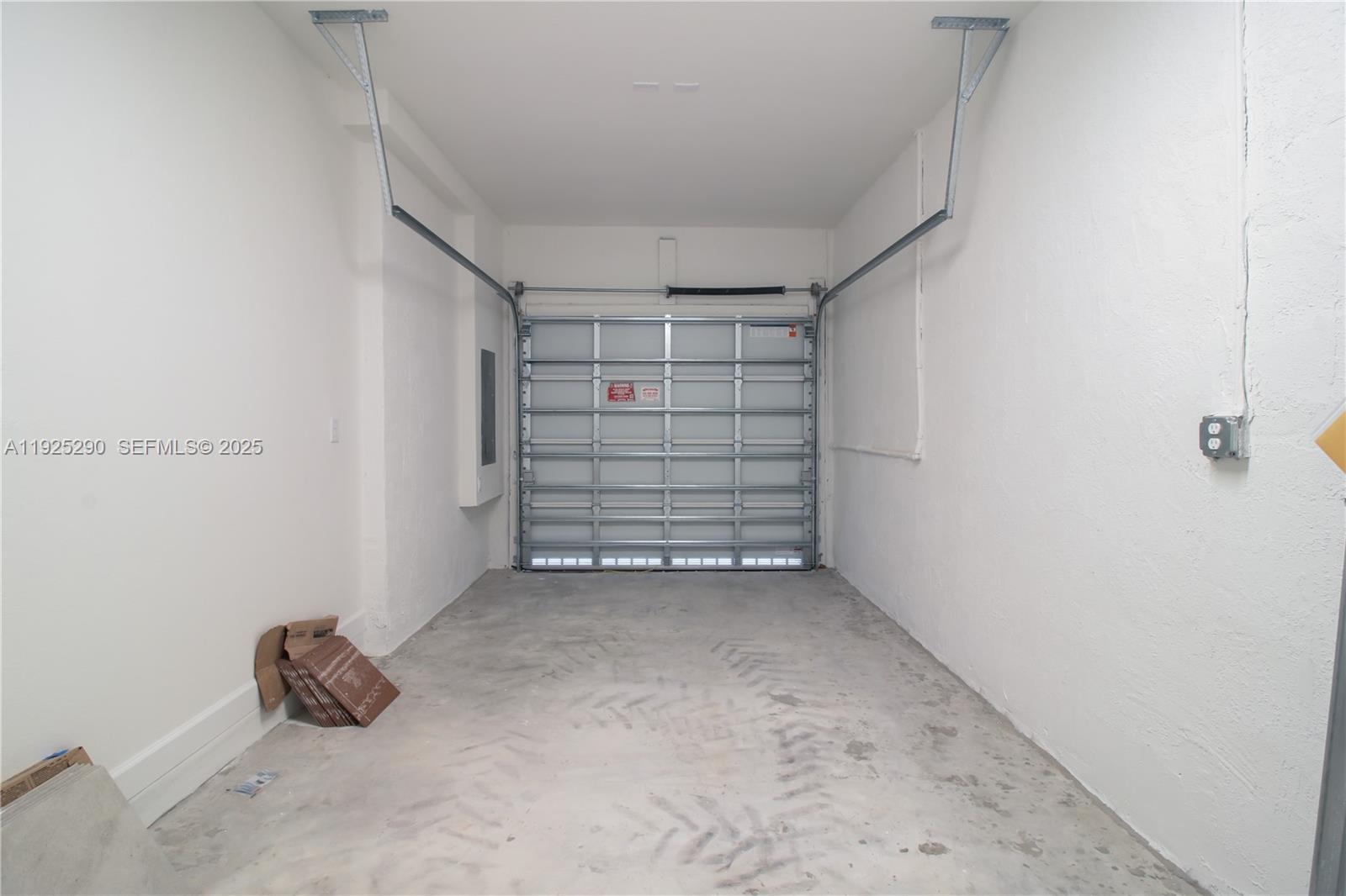 2747 Southeast 25th Avenue Homestead, FL 33035 - Photo 7 of 43