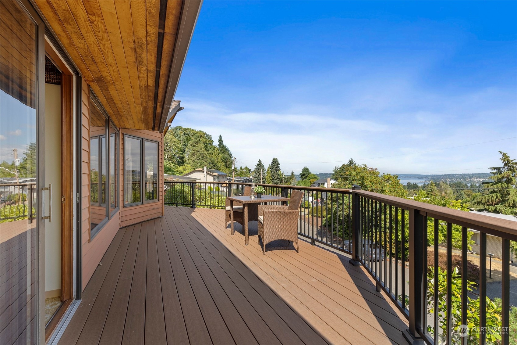 411 Seneca Court Northwest Renton, WA 98057 - Photo 33 of 37 a view of a balcony with couch