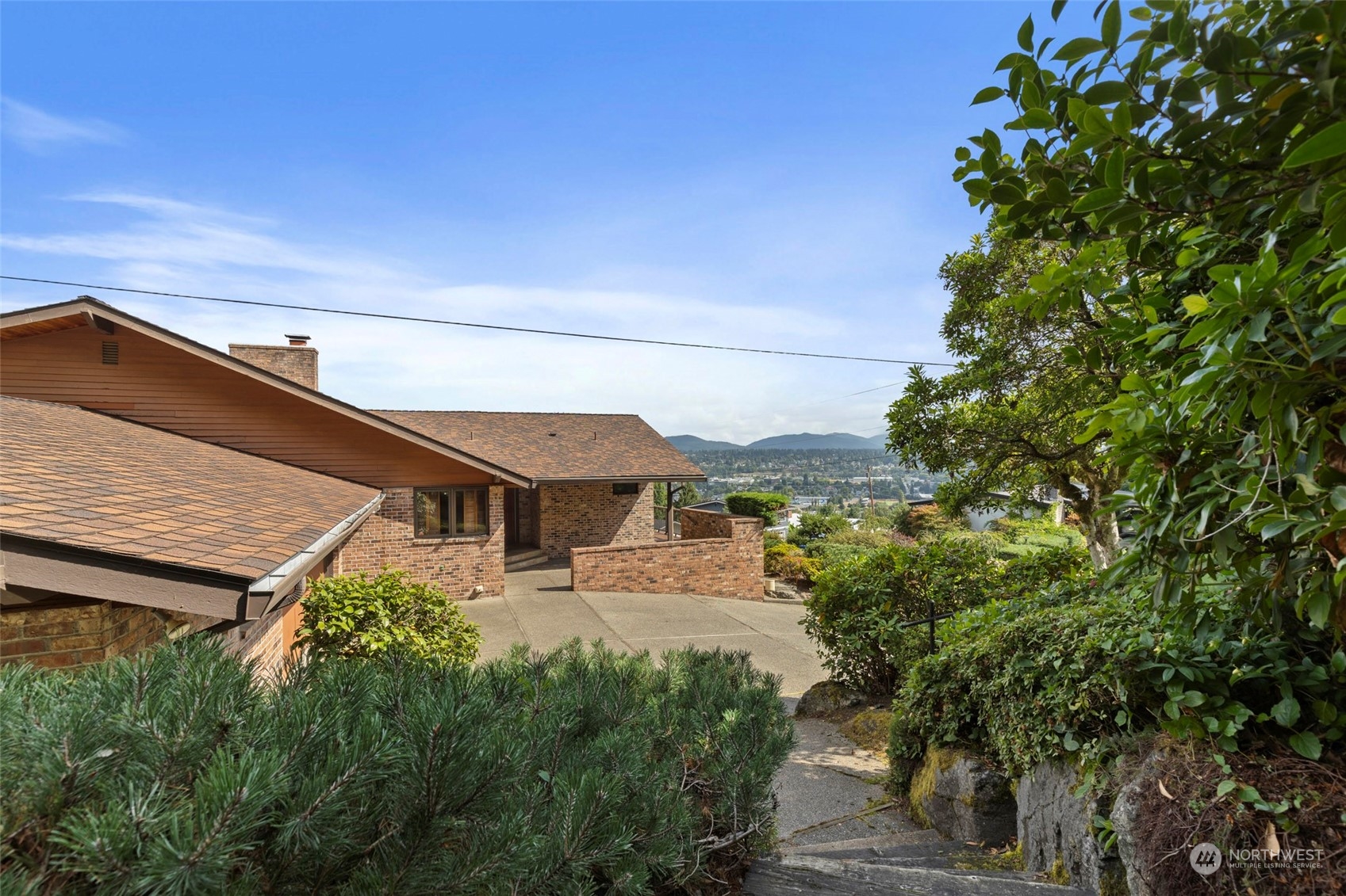 411 Seneca Court Northwest Renton, WA 98057 - Photo 36 of 37 a front view of a house with a yard
