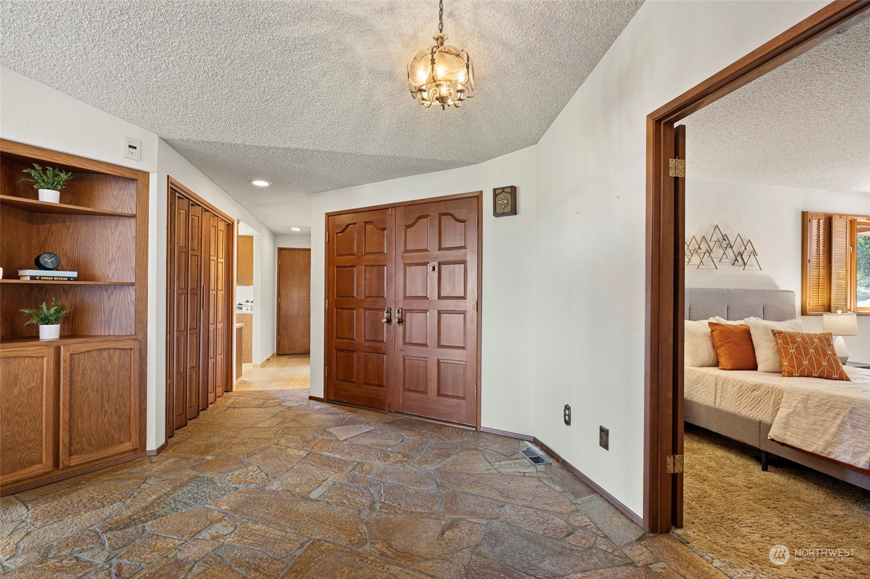 411 Seneca Court Northwest Renton, WA 98057 - Photo 5 of 37 a view of a livingroom with furniture and a ceiling fan