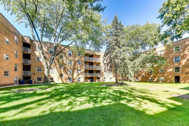 $289,900 | 4947 North Wolcott Avenue, Unit 1B, Chicago, IL 60640