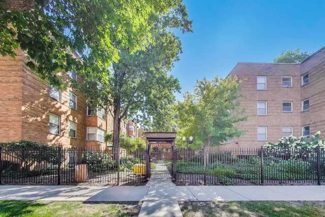 $289,900 | 4947 North Wolcott Avenue, Unit 1B, Chicago, IL 60640