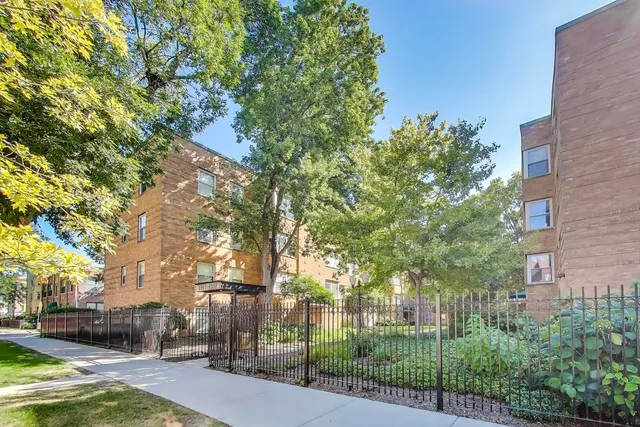 $289,900 | 4947 North Wolcott Avenue, Unit 1B, Chicago, IL 60640