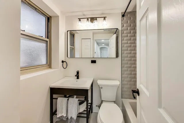 $289,900 | 4947 North Wolcott Avenue, Unit 1B, Chicago, IL 60640