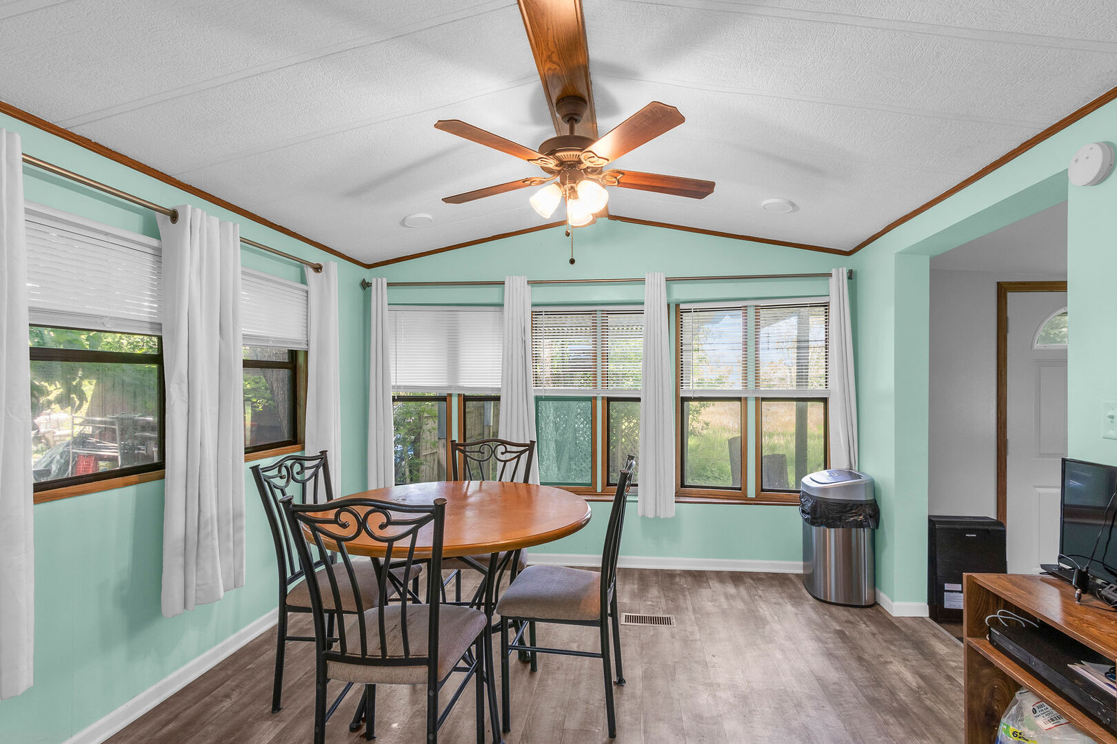 177 Windward Road Lakemoor, IL 60051 - Photo 10 of 22 Gallery Image 10
