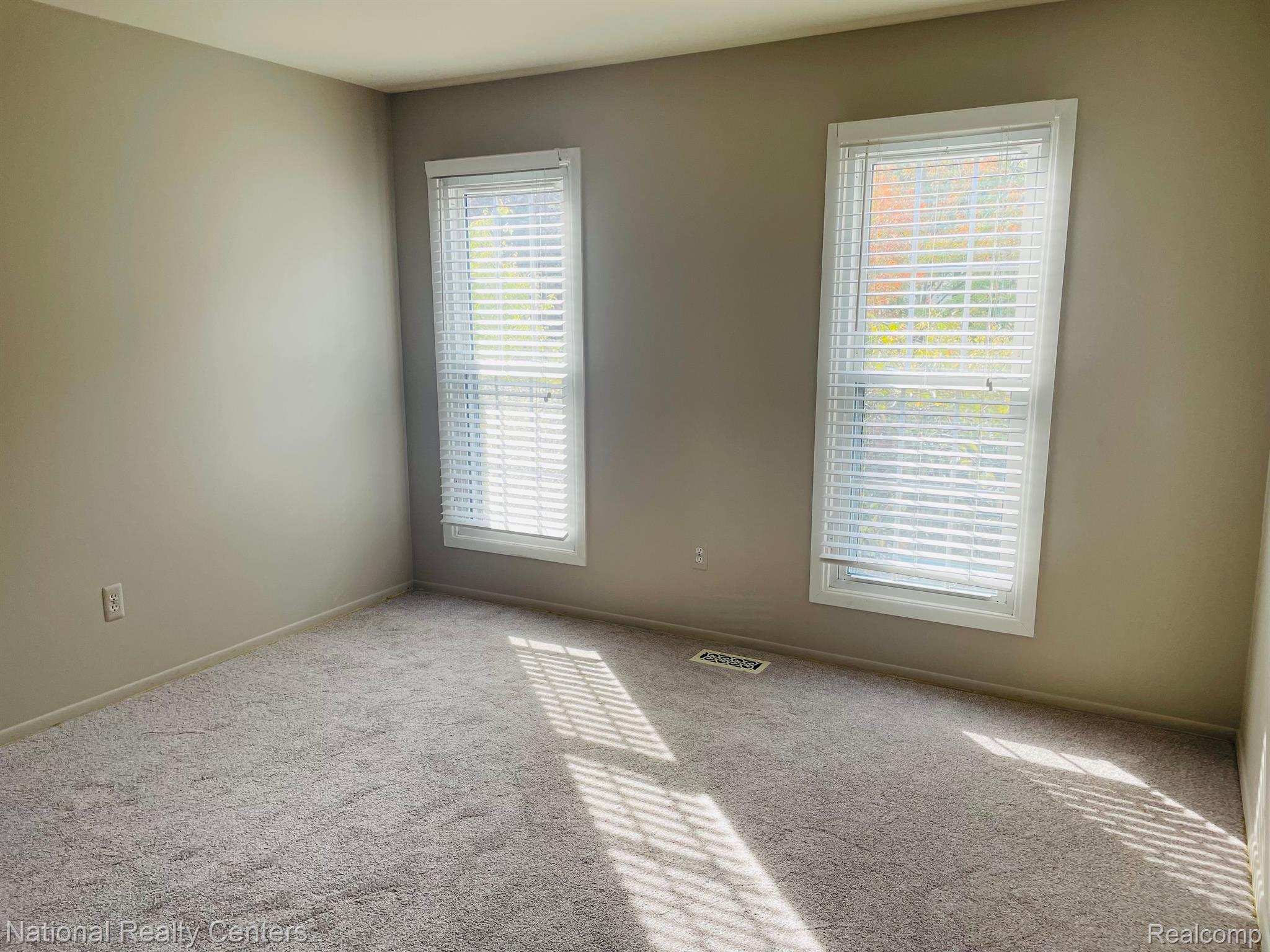 886 Aspen Drive Rochester, MI 48307 - Photo 25 of 32 Bedroom 3