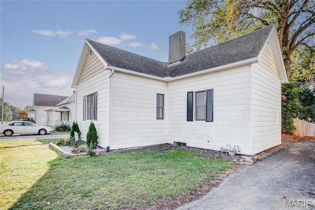 120 East Center Street Brighton, IL 62012 - Photo 3 of 48