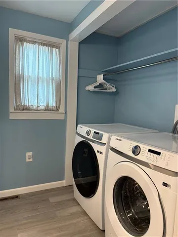 a view of entryway with washer and dryer