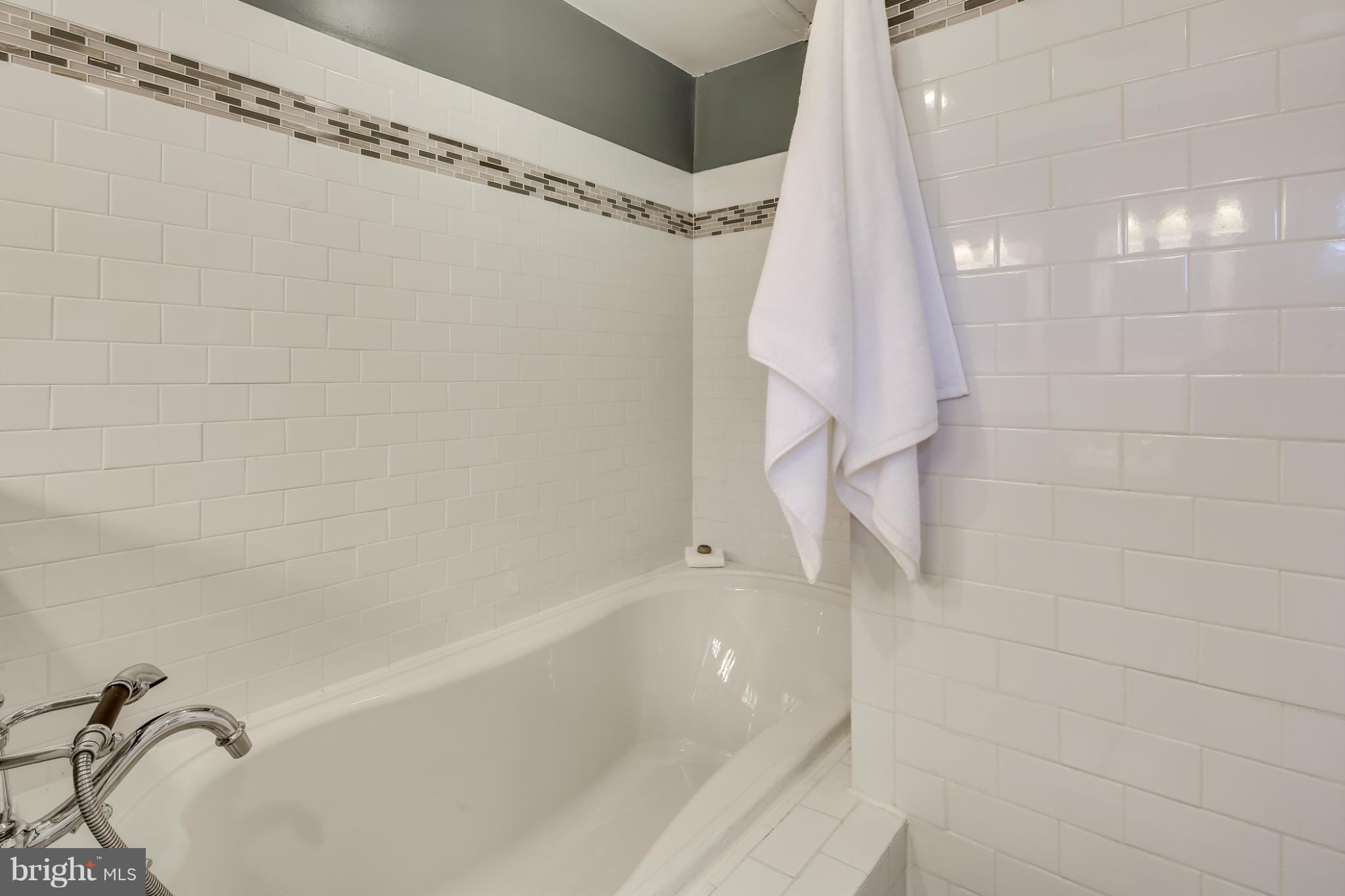1716 Chesterton Road Baltimore, MD 21244 - Photo 22 of 30 Bath (Master)