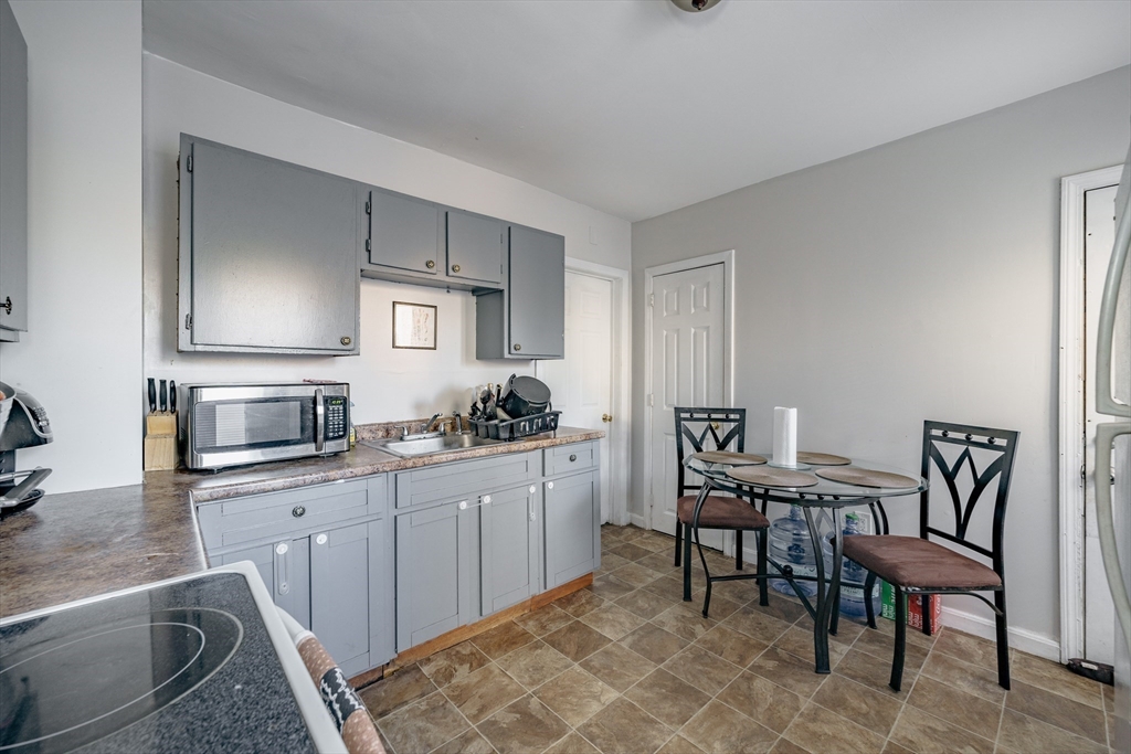 452 Franklin Street Springfield, MA 01104 - Photo 3 of 17 Gallery Image 3