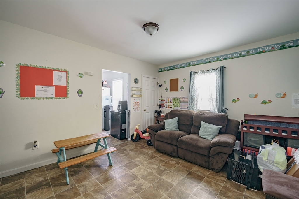 452 Franklin Street Springfield, MA 01104 - Photo 6 of 17 Gallery Image 6