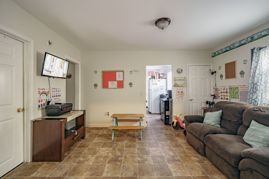 452 Franklin Street Springfield, MA 01104 - Photo 7 of 17 Gallery Image 7