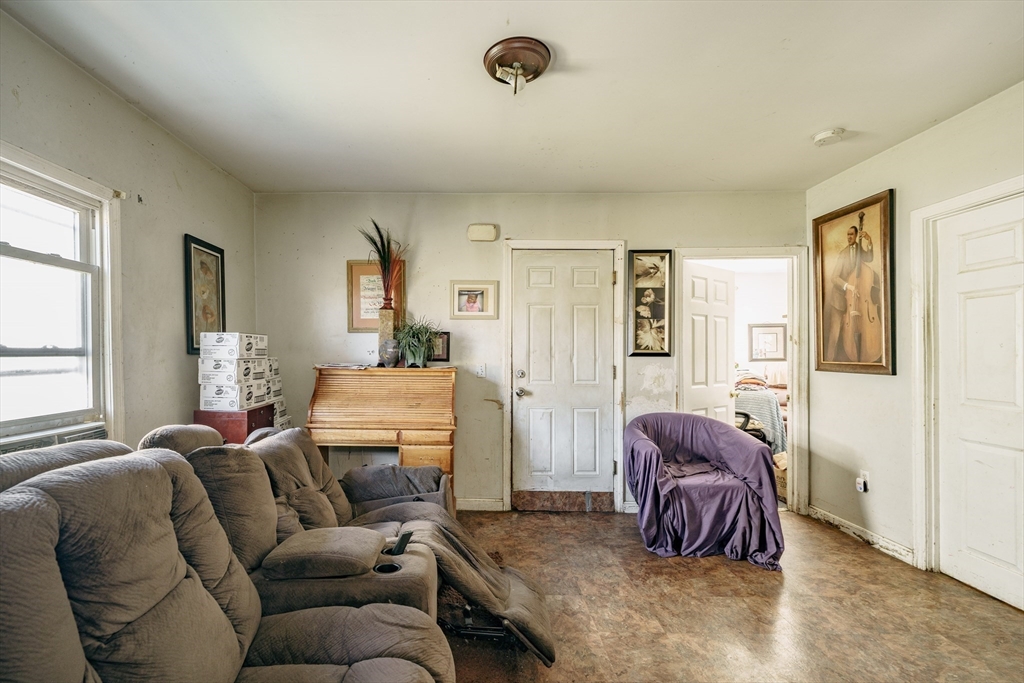 452 Franklin Street Springfield, MA 01104 - Photo 10 of 17 Gallery Image 10