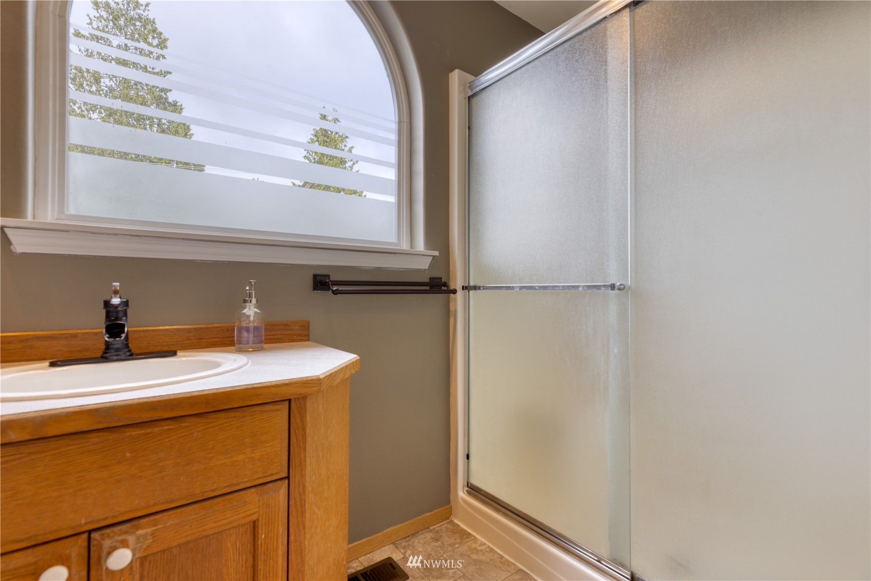 7414 Vandermark Road East Bonney Lake, WA 98391 - Photo 33 of 40 a utility room with dryer and washer