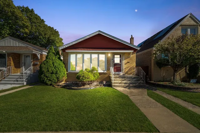 $300,000 | 6105 South Moody Avenue, Chicago, IL 60638