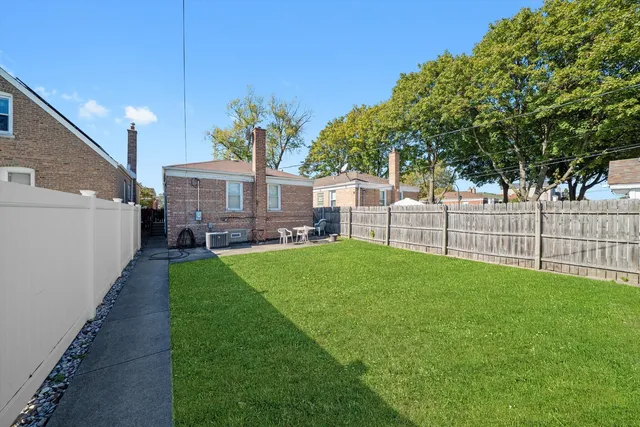 $300,000 | 6105 South Moody Avenue, Chicago, IL 60638