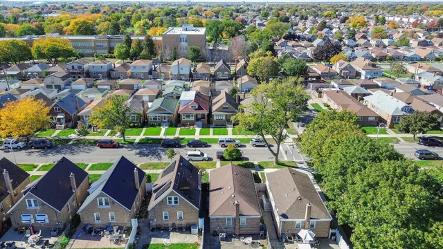 $300,000 | 6105 South Moody Avenue, Chicago, IL 60638