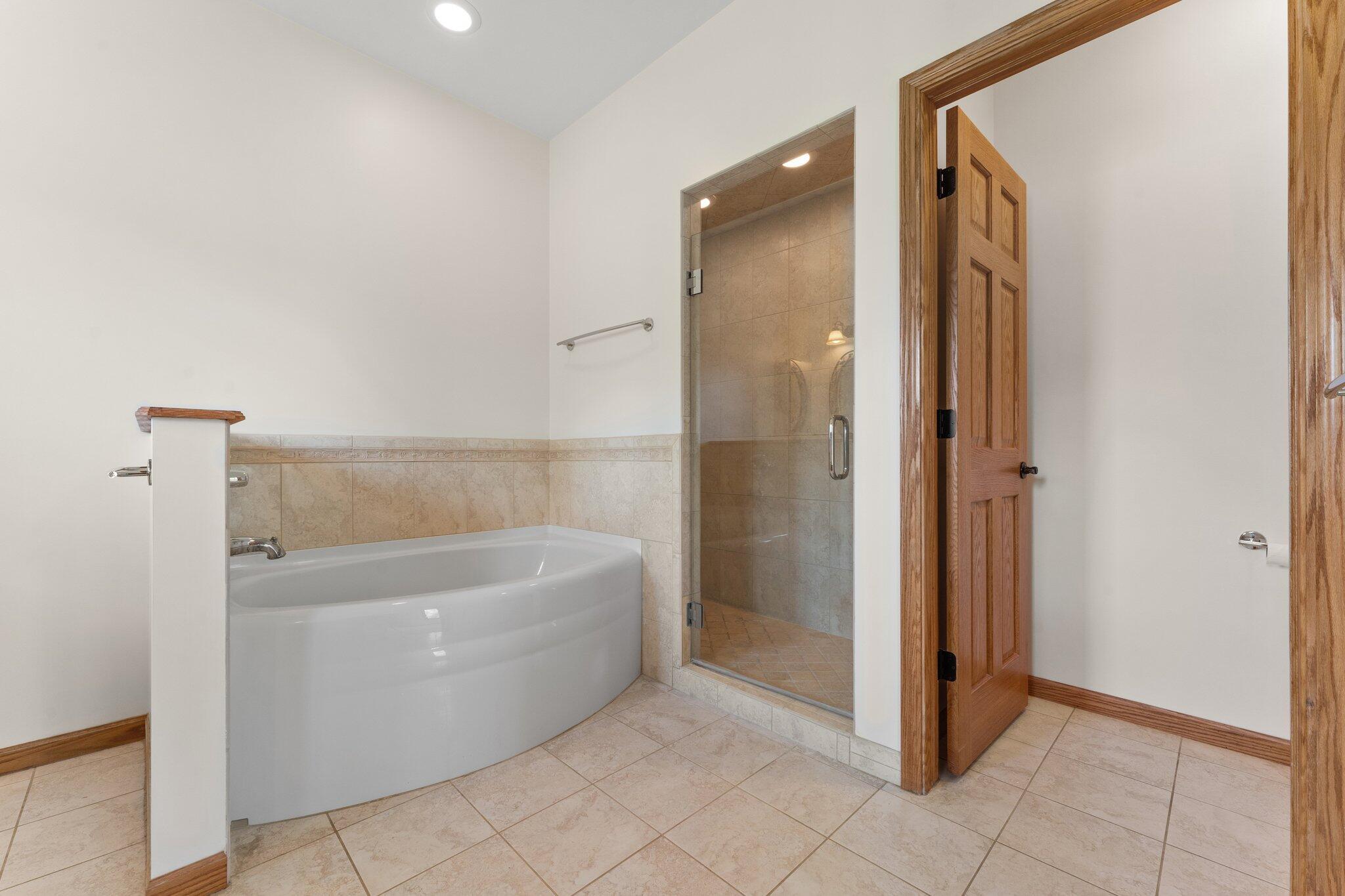 256 Pineview Lane Valparaiso, IN 46383 - Photo 12 of 18 a bathroom with a bathtub and shower