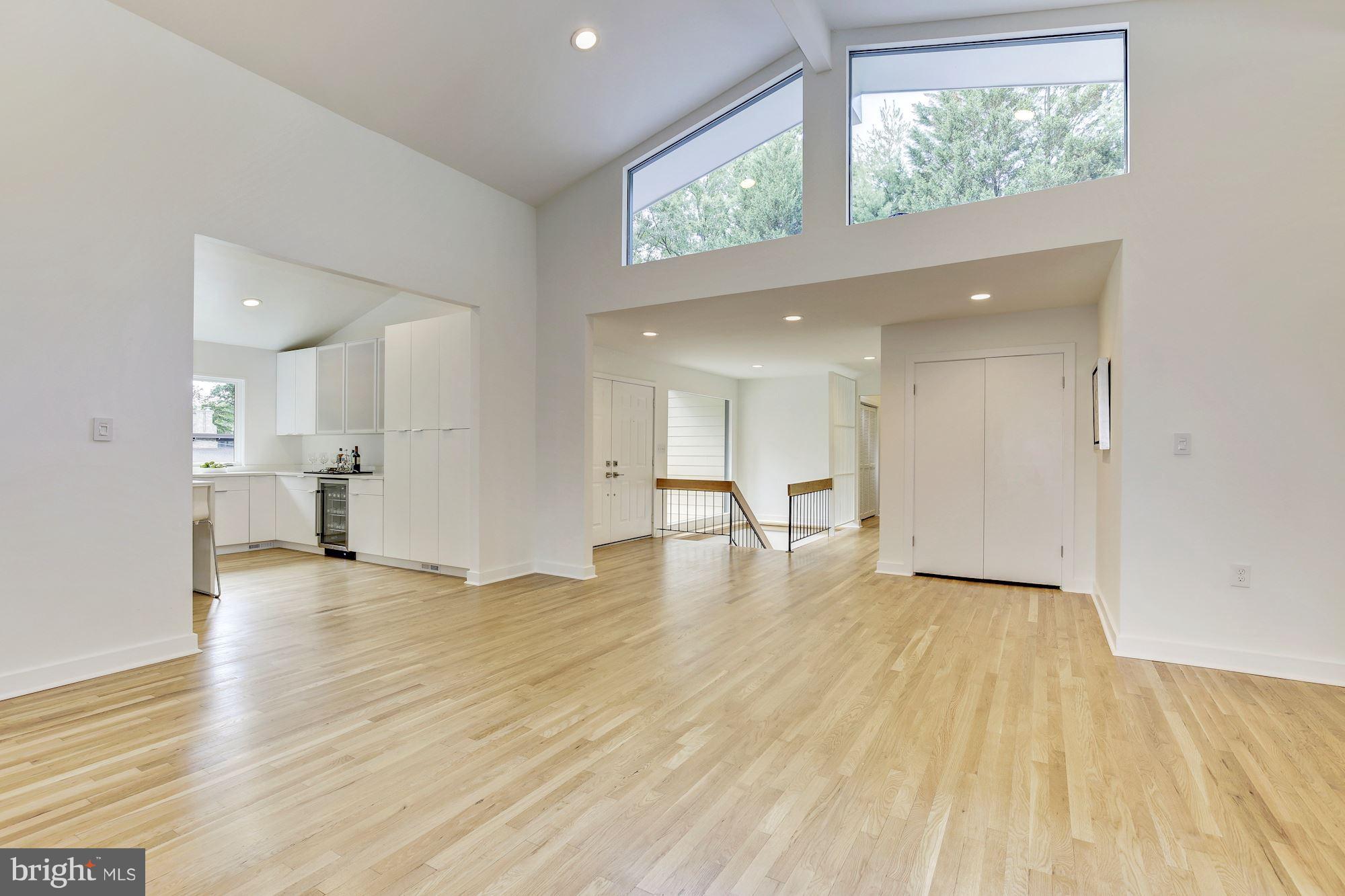 6916 Heatherhill Road Bethesda, MD 20817 - Photo 3 of 30 Living Room