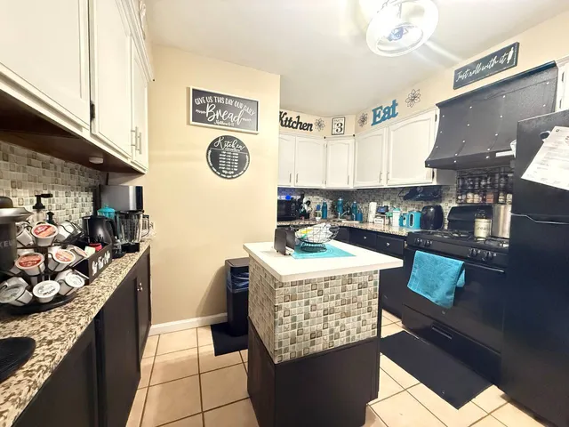 $180,000 | 157 North Gregory Street, Unit 2, Aurora, IL 60504