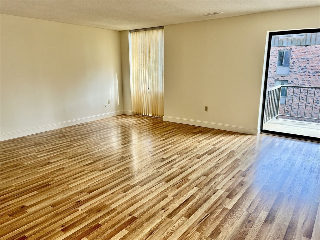 1006 Paradise Road, Unit 2P Swampscott, MA 01907 - Photo 17 of 35 Gallery Image 17