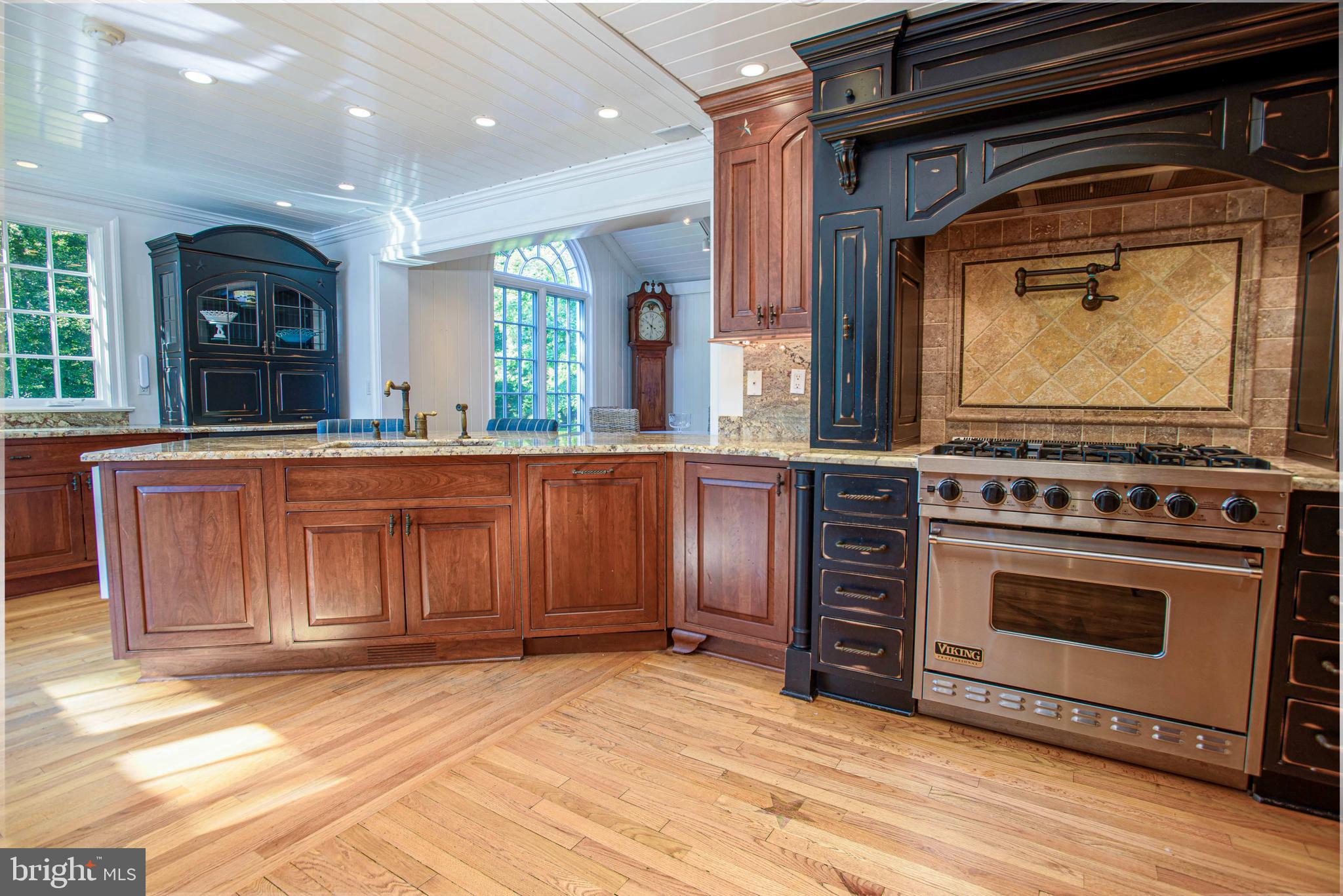 7950 Bloomfield Road Easton, MD 21601 - Photo 29 of 57 Renovated gourmet kitchen