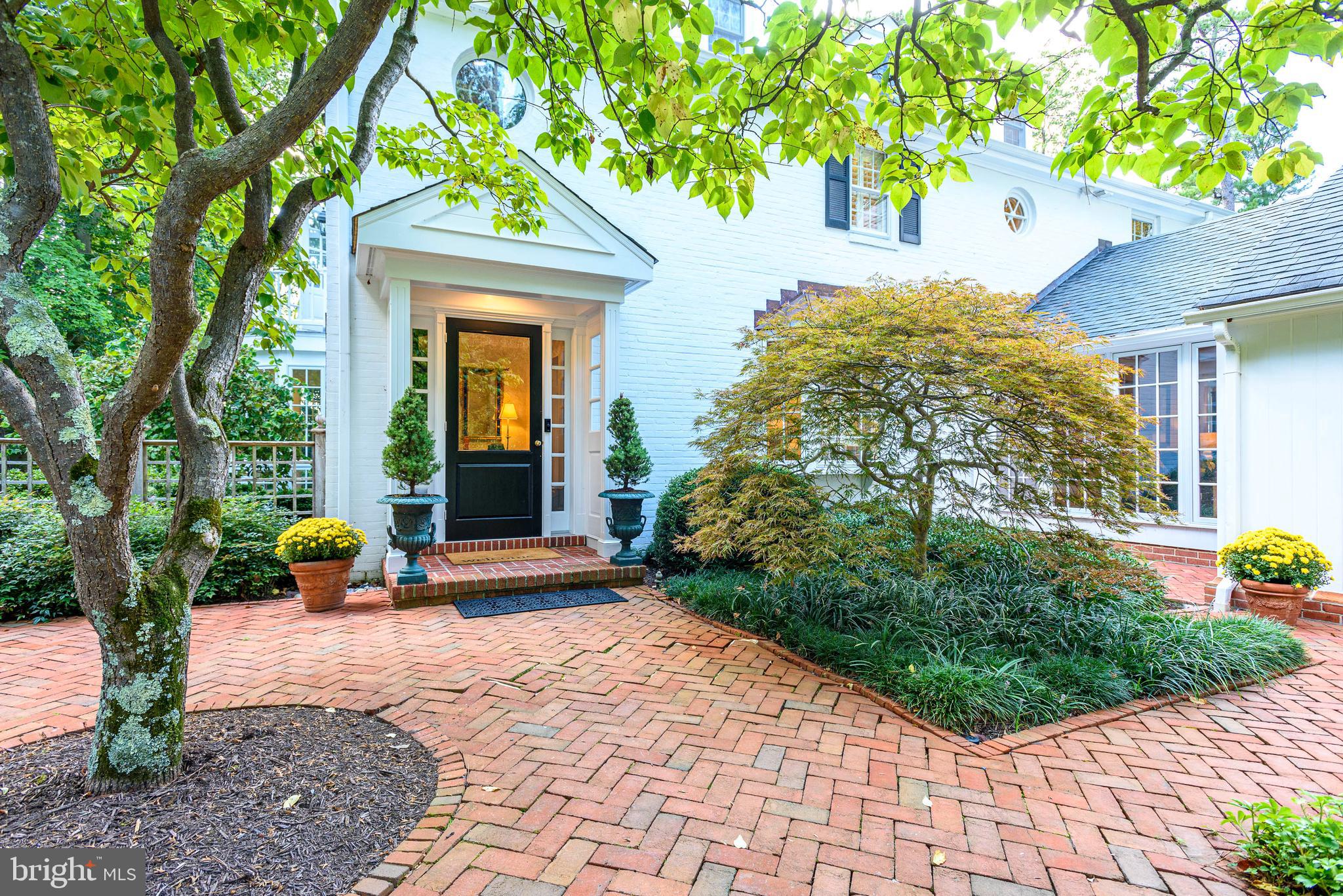 7950 Bloomfield Road Easton, MD 21601 - Photo 8 of 57 Charming front entrance
