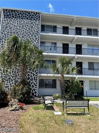 $1,450 | 4906 Victoria Drive, Unit 313, Cape Coral, FL 33904