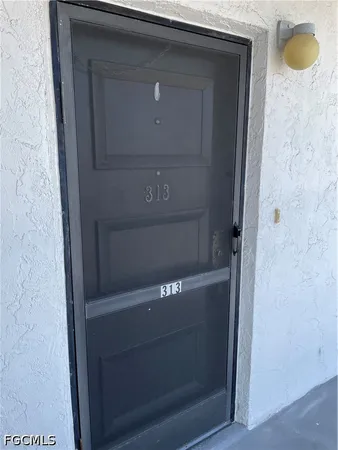 $1,450 | 4906 Victoria Drive, Unit 313, Cape Coral, FL 33904