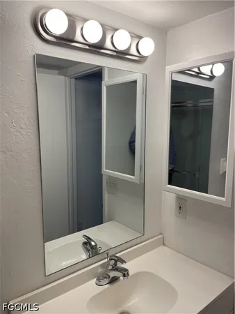 $1,450 | 4906 Victoria Drive, Unit 313, Cape Coral, FL 33904