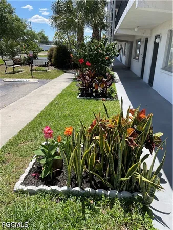 $1,450 | 4906 Victoria Drive, Unit 313, Cape Coral, FL 33904