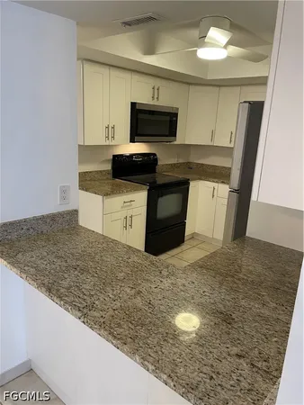 $1,450 | 4906 Victoria Drive, Unit 313, Cape Coral, FL 33904