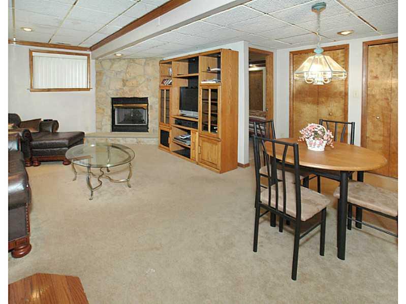 2208 Haymaker Road Monroeville, PA 15146 - Photo 11 of 23 Great Room.