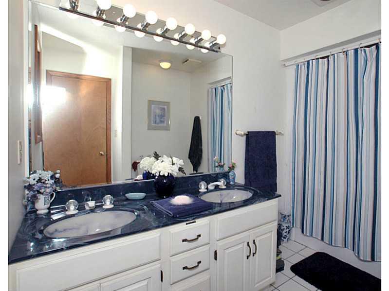 2208 Haymaker Road Monroeville, PA 15146 - Photo 15 of 23 Full Bath.