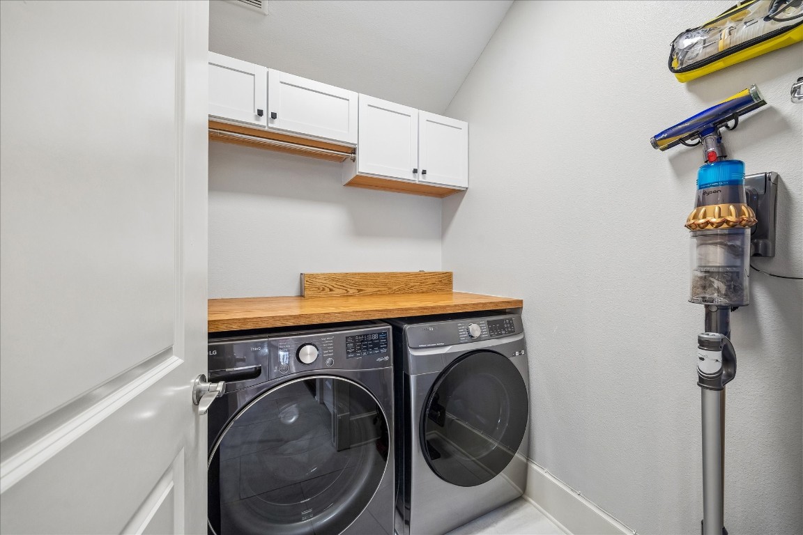 1722 Lamonte Lane Houston, TX 77018 - Photo 21 of 34 a utility room with dryer and washer