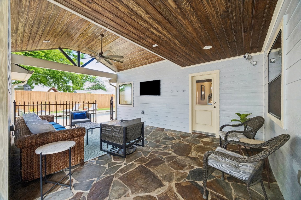 1722 Lamonte Lane Houston, TX 77018 - Photo 25 of 34 a work room with furniture and a floor to ceiling window