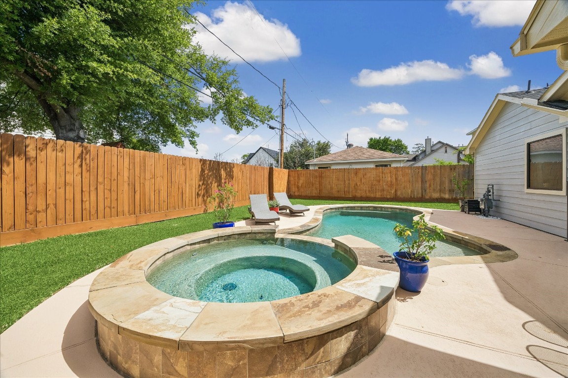 1722 Lamonte Lane Houston, TX 77018 - Photo 27 of 34 a view of a swimming pool with a patio